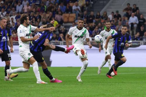 Inter bất ngờ gục ngã ngay trên sân nhà, Milan và Napoli thắng lớn ở vòng 6 Serie A