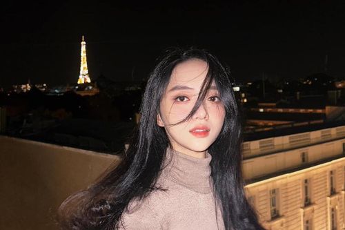 Hương Giang đăng ảnh 'trách' ai đó quên hết kỉ niệm, dân mạng không an ủi mà phản ứng bất ngờ