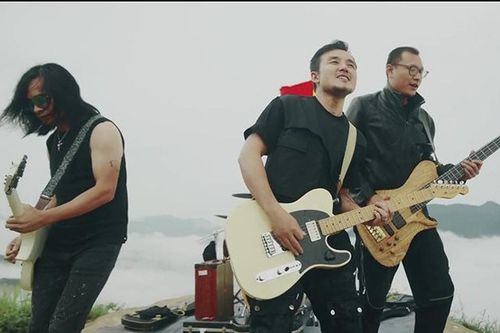 Ban nhạc Bức tường tái định nghĩa và tái định vị 'phượt' bằng rock pha trộn rap