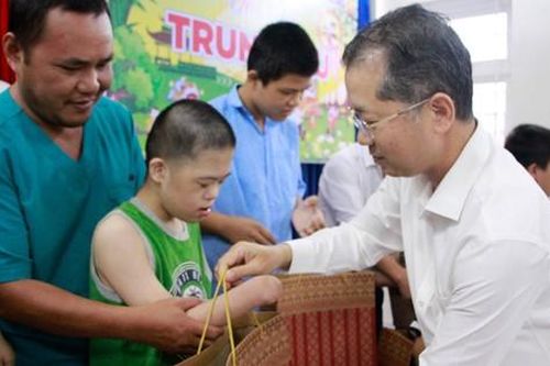 Mang Tết Trung thu đến với trẻ em có hoàn cảnh khó khăn