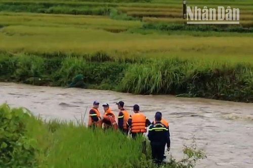 Sơn La: 3 người mất tích do sạt lở đất và lũ cuốn trôi