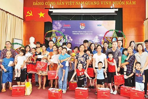 Trung thu cho trẻ em có hoàn cảnh khó khăn