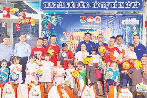 Rộn ràng chăm lo Tết Trung thu cho thiếu nhi