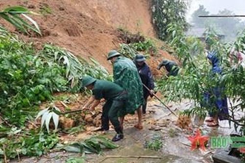Đồn Biên phòng Na Loi tích cực hỗ trợ nhân dân khắc phục hậu quả mưa lũ