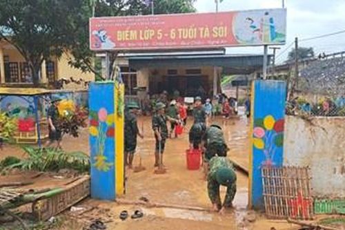 Lực lượng vũ trang Quân khu 4 kịp thời giúp dân ứng phó, khắc phục hậu quả mưa lũ