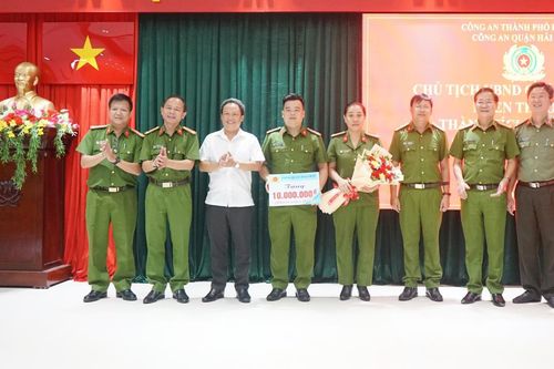 Nhiều đơn vị được khen thưởng về thành tích đấu tranh, phòng chống tội phạm