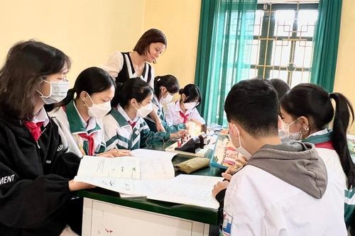Nỗ lực dạy tốt, quản lý giỏi của cô giáo ở tỉnh miền núi