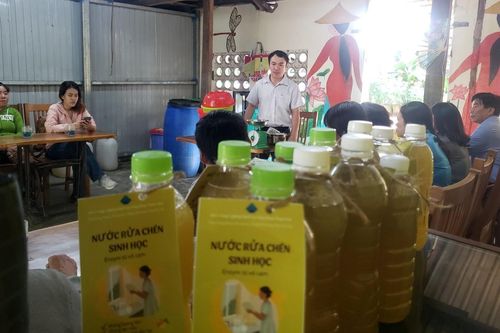 Biến rác thải hữu cơ thành nước tẩy rửa sinh học