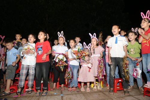 Những vầng trăng yêu thương