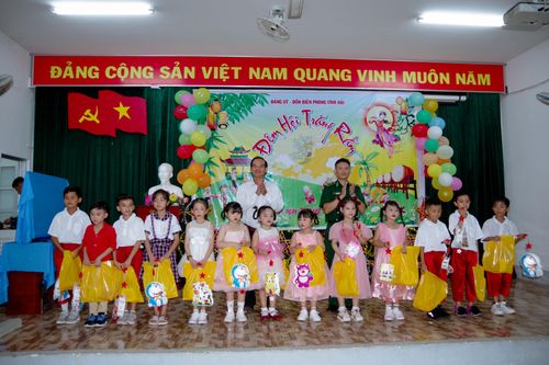 Rộn ràng Tết Trung thu biên giới