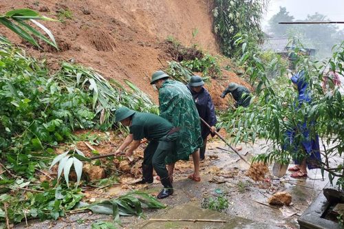 Tích cực hỗ trợ nhân dân khắc phục hậu quả mưa lũ