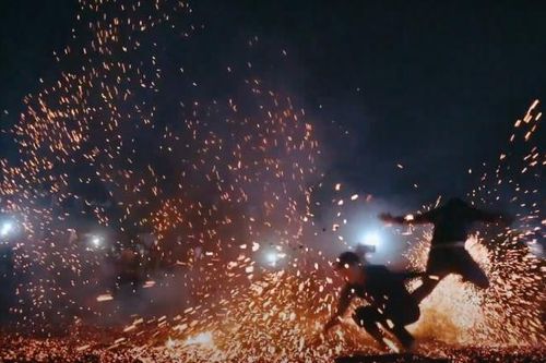 Về Tuyên Quang xem trai bản chân trần nhảy múa trên lửa