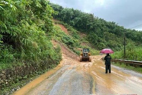 Quốc lộ, tỉnh lộ nào ở Nghệ An đang bị cấm lưu thông do mưa lũ?