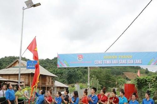 Khánh thành tuyến đường Ánh sáng bản làng tại vùng cao Sơn La