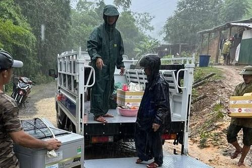 Nghệ An: 1.734 nhà dân bị ngập, 322 hồ đập đầy nước do mưa lũ