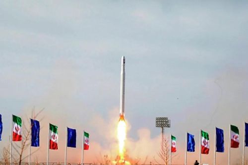 Iran tuyên bố phóng thành công vệ tinh quân sự mới