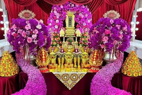 Choáng ngợp những bàn thờ Tổ nghiệp công phu, đắt đỏ