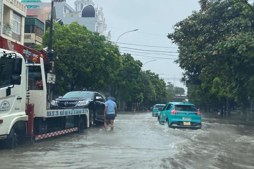Mưa lớn khiến nhiều địa phương tại Thanh Hóa ngập nặng, chia cắt