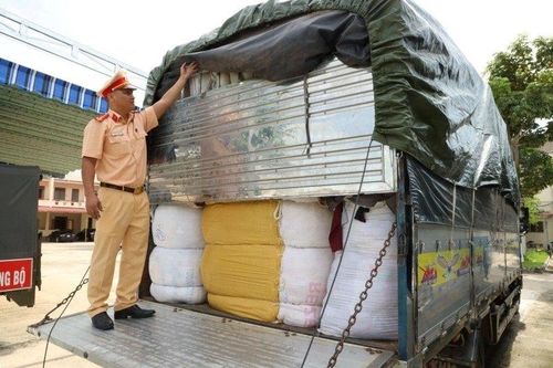 Phá đường dây vận chuyển vải phế liệu lậu quy mô lớn