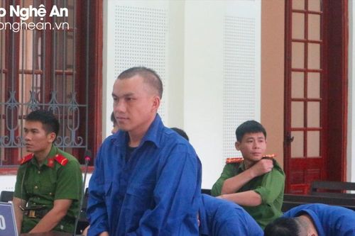 Bán bò để buôn ma túy, ông bố của 7 đứa con bật khóc tại tòa
