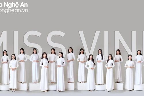 Các thí sinh vào chung kết Miss Vinh dịu dàng trong tà áo dài truyền thống