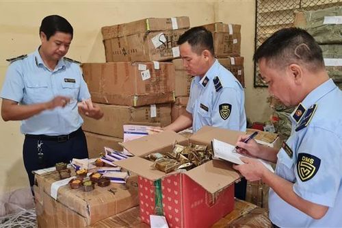 Lào Cai thu giữ nhiều mặt hàng Tết Trung Thu không rõ nguồn gốc