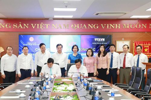 Ban Tuyên giáo Đảng ủy Khối Doanh nghiệp TW và VNews ký kết hợp tác