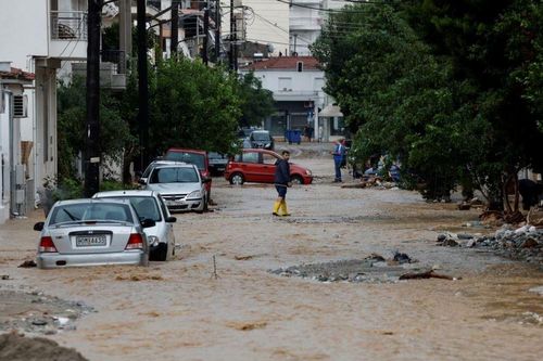 Hy Lạp chìm trong biển nước sau trận mưa kỷ lục