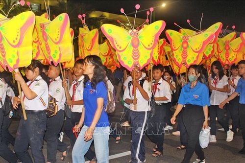 Rực rỡ sắc màu Lễ hội Trung thu Phan Thiết