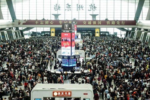 Người Trung Quốc lựa chọn các kỳ nghỉ trong nước do khó khăn kinh tế