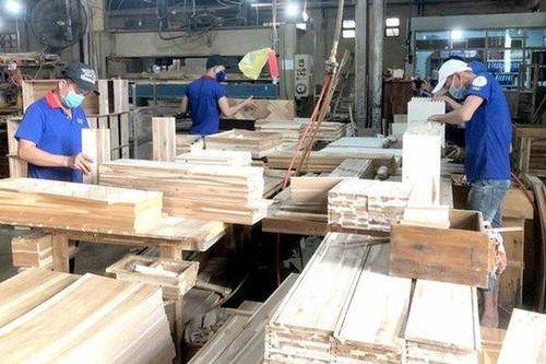 Thị trường rộng mở, Gỗ Thuận An vẫn đi kinh doanh đi lùi