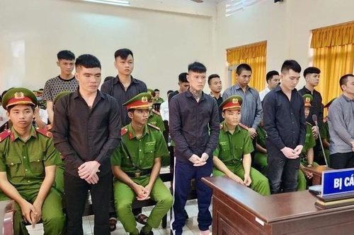 Dằn mặt chủ nợ, 12 thanh niên chia nhau 309 tháng tù