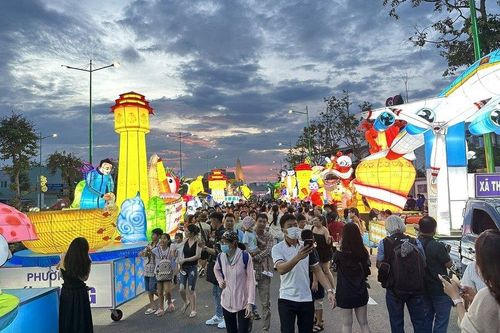 Đa sắc màu Lễ hội rước đèn trung thu tại Tp.Phan Thiết, tỉnh Bình Thuận