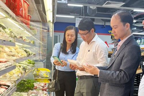 Đà Nẵng: Cảnh báo tình trạng giả danh bán tài liệu an toàn thực phẩm không rõ nguồn gốc