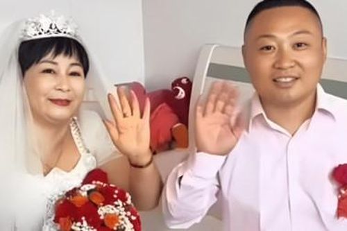 Người đàn ông lấy vợ hơn 15 tuổi, ngày cưới mẹ cô dâu khóc như mưa, biết của hồi môn càng sốc hơn