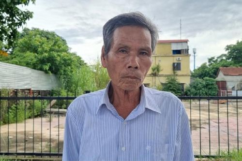 Cụ ông 76 tuổi bị nhà xe bỏ rơi giữa đường ở Quảng Trị và cái kết đẹp