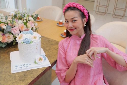 Thanh Hằng khoe visual sang - xịn - mịn, diện áo dài trong ngày 'trọng đại'?