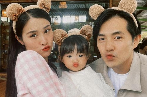 Nhóc tỳ nhà Đông Nhi như 'bà cụ non', nói 1 câu khiến bố mẹ 'tan chảy'