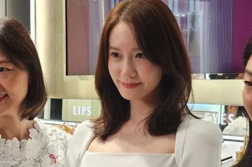 Không diện quá cầu kỳ, Yoona vẫn nổi bật bởi nhan sắc
