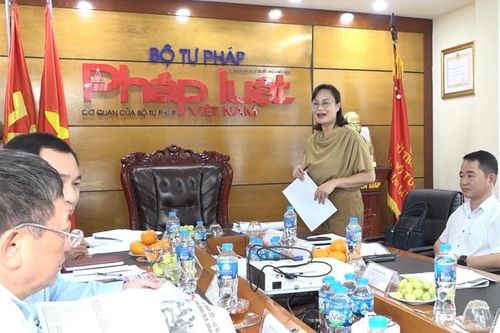 Vinh danh 50 'Gương sáng pháp luật' nhân Ngày pháp luật Việt Nam