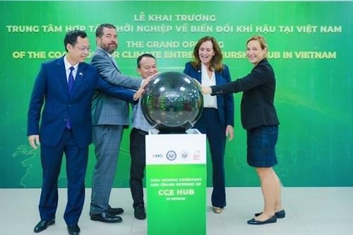 Ra mắt trung tâm khởi nghiệp về biến đổi khí hậu