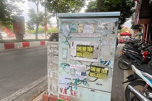 Quảng cáo rao vặt trái phép lại ngập tràn đường phố Hà Nội