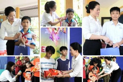 PC Quảng Trị: Tặng quà Trung thu cho trẻ em mồ côi