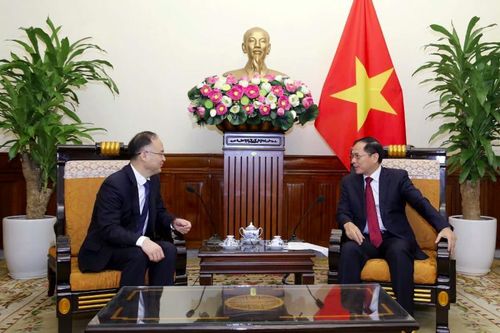 Việt Nam nhất quán coi phát triển quan hệ láng giềng hữu nghị với Trung Quốc là ưu tiên hàng đầu