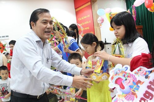 Ấm áp, đong đầy yêu thương tại chương trình 'Vui hội Trung thu' Báo Đà Nẵng