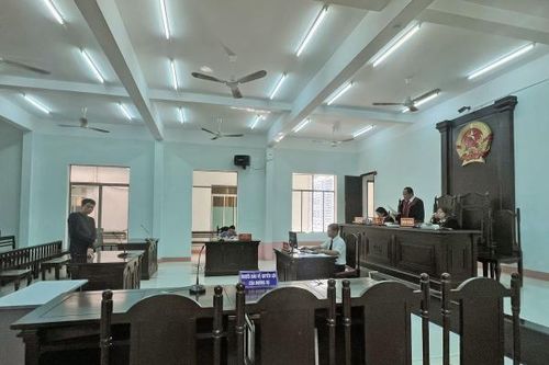 Trả giá vì đánh nhân viên quán cà phê