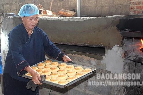 Ngọt ngào hương vị bánh nướng lò củi truyền thống Tràng Định