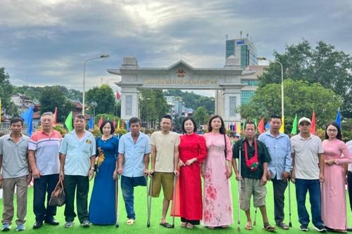 9 người khuyết tật ở thành phố Lào Cai được lắp chi giả