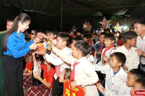Lồng đèn thắp sáng ước mơ thiếu nhi