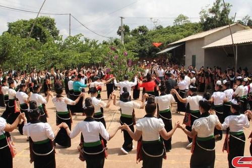 Lưu giữ điệu xòe của dân tộc Thái